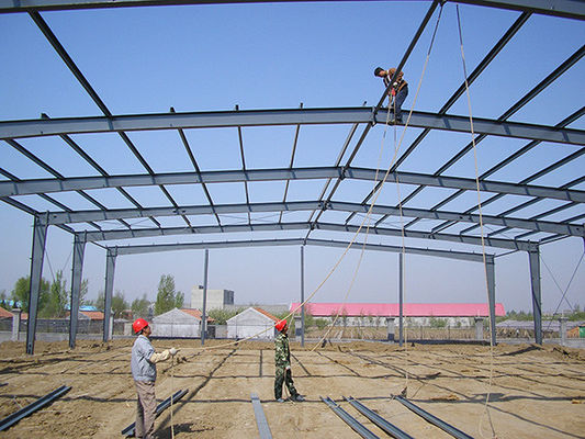 Prefabricados de acero en el taller de la fábrica de la estructura ligero